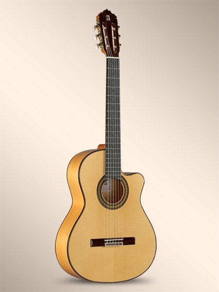 Guitarra Cut-Away ALHAMBRA modelo 7 Fy-CT-E2