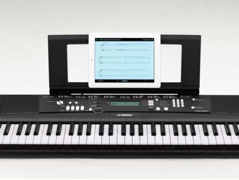 Teclado portatil YAMAHA modelo EZ 220