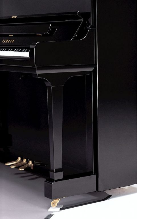 Piano YAMAHA modelo SU 7